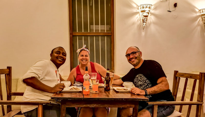 mangiare insieme alla scuola di cucina di Zanzibar