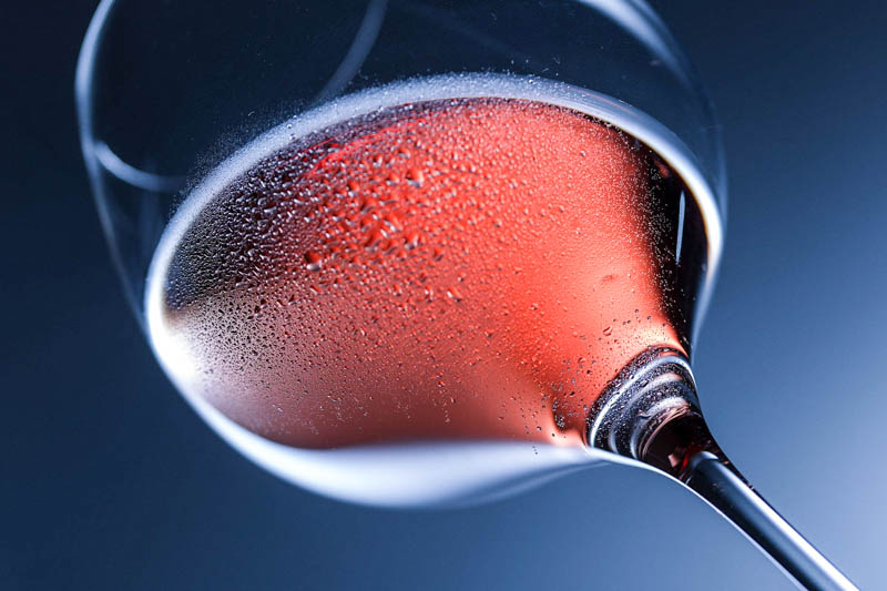 osservare il colore del vino